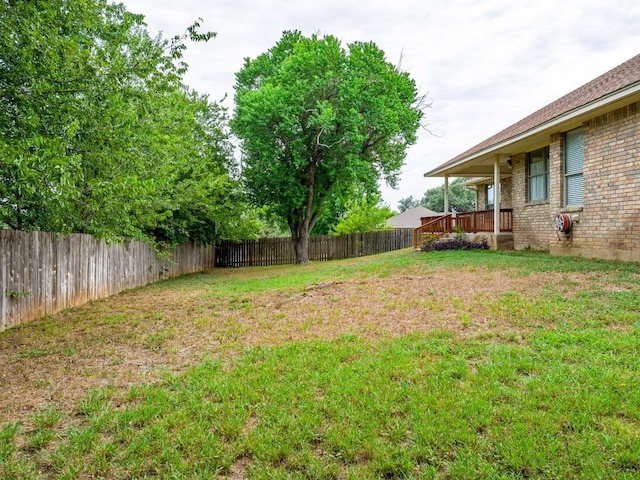 view of yard featuring a fenced backyard