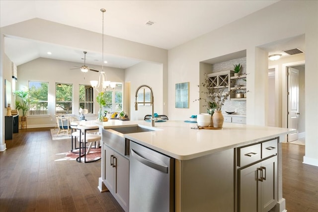 kitchen featuring an island with sink, dark wood-type flooring, ceiling fan with notable chandelier, and stainless steel dishwasher