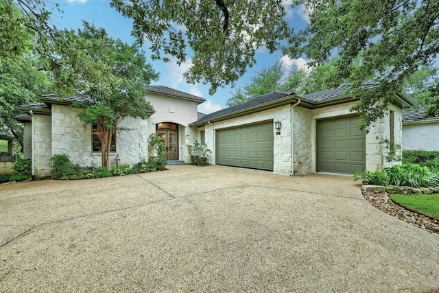 view of front facade featuring a garage