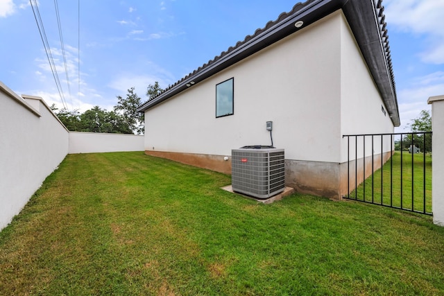 view of yard featuring central AC unit