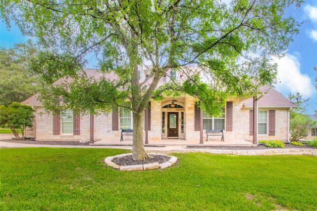 view of front of house with a front lawn