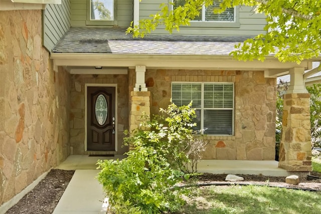 property entrance featuring a porch