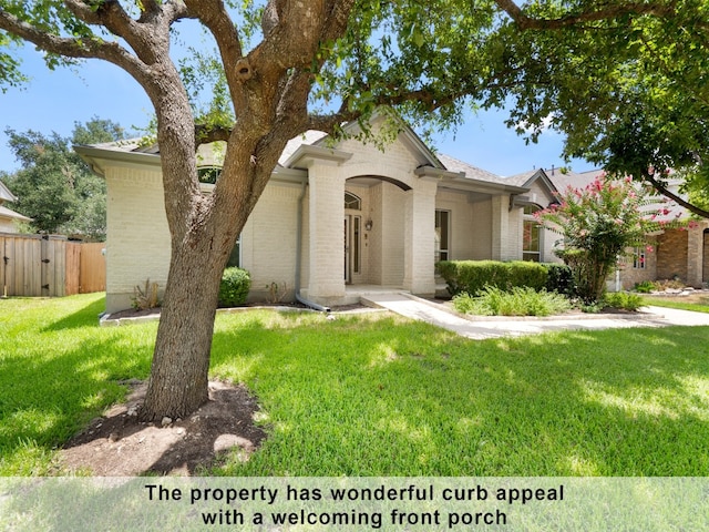 view of front of house featuring a front yard