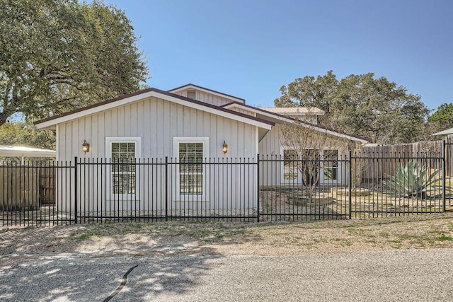 view of side of property with a fenced front yard