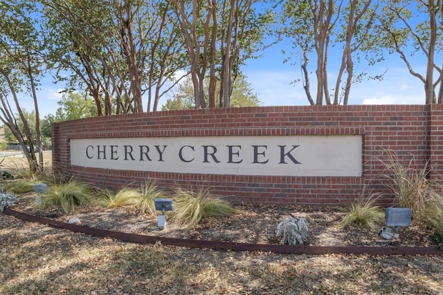 view of community / neighborhood sign