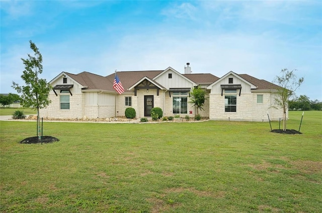 view of front of property with a front lawn