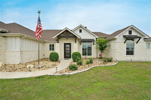 view of front of house with a front lawn