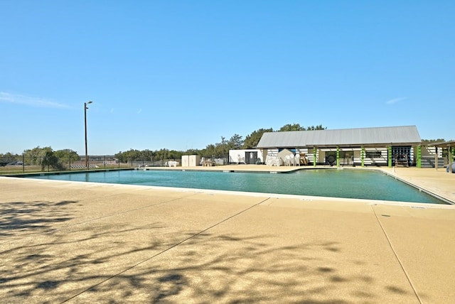 view of swimming pool