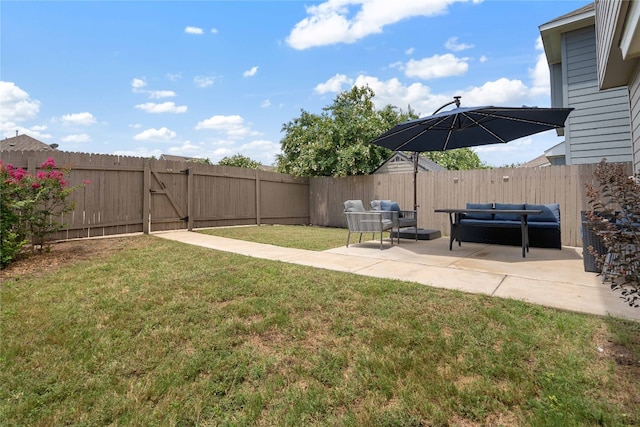 view of yard with a patio