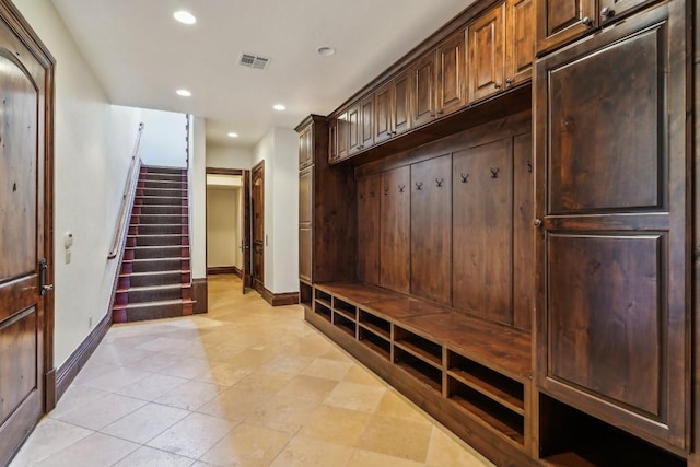 mudroom with baseboards, visible vents, and recessed lighting