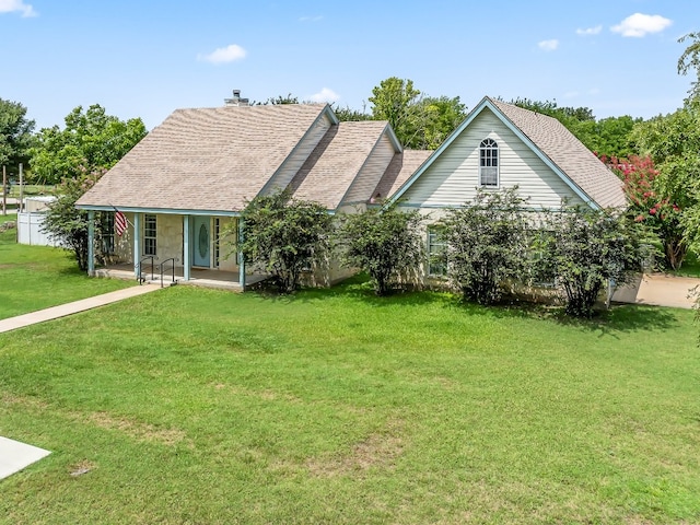 view of front of house featuring a front lawn