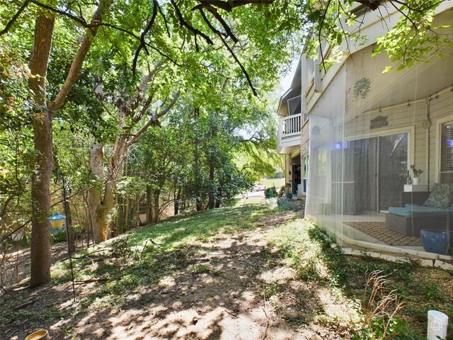 view of yard with a balcony