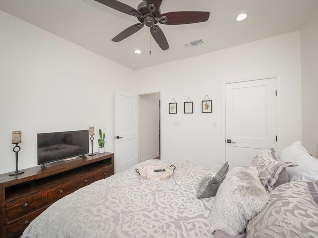 bedroom with ceiling fan