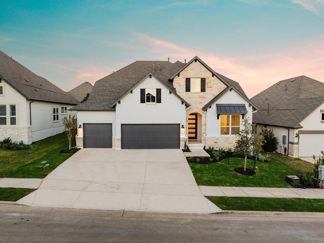 view of front of house featuring a yard and a garage