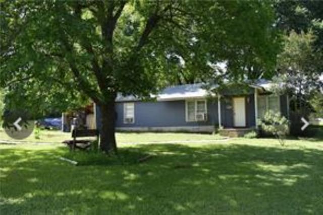 view of front of property with a front yard