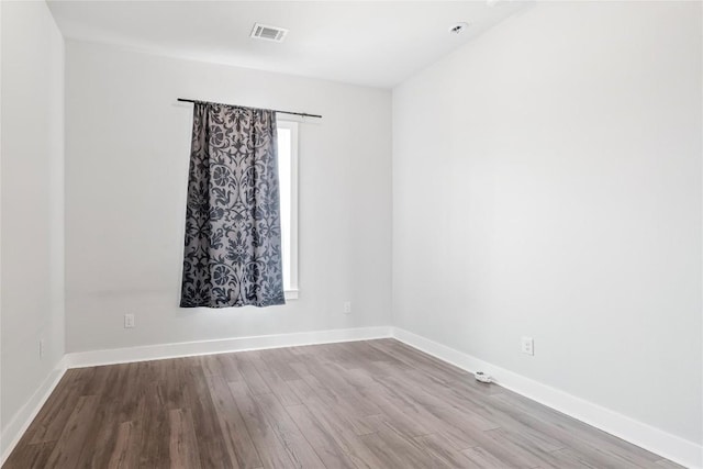 4507 E Martin Luther King Jr Blvd Unit 122, Austin, TX 78721 - unfurnished room with wood finished floors, baseboards, and a pendent fire sprinkler