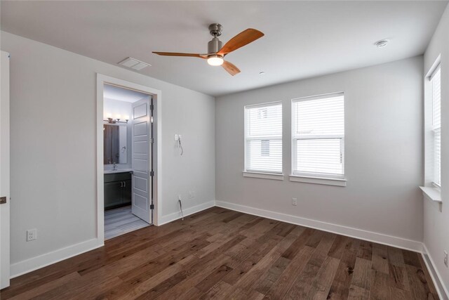 unfurnished room featuring dark wood-type flooring and ceiling fan