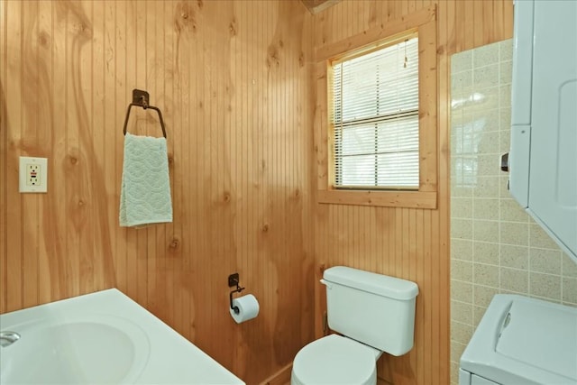 2108 River Hills Rd, Austin, TX 78733 - bathroom with toilet, washer / clothes dryer, wood walls, and a sink