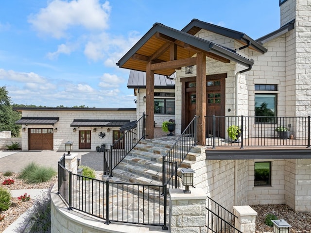 view of front of house featuring a garage