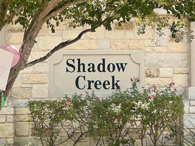 view of community / neighborhood sign