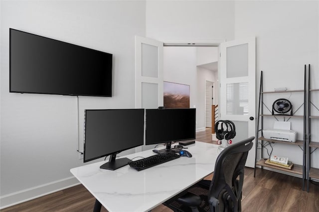 office area featuring dark wood-style flooring and baseboards