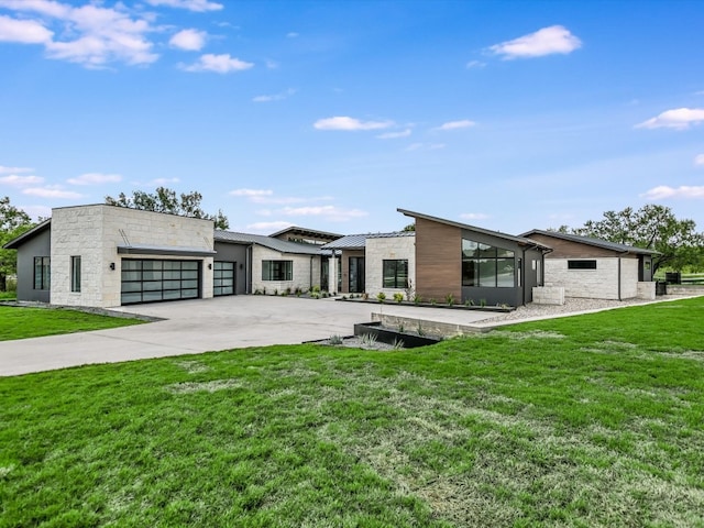 view of front of property with a front yard