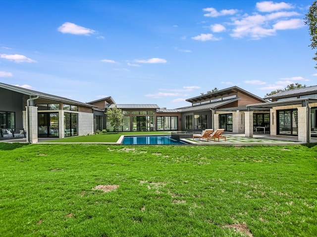 view of yard featuring a patio