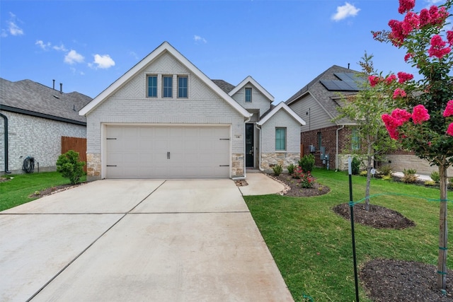 craftsman house featuring a garage and a front lawn