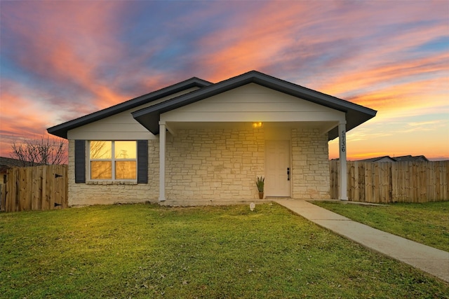 view of front of home featuring a yard