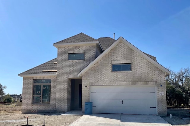 view of front property featuring a garage