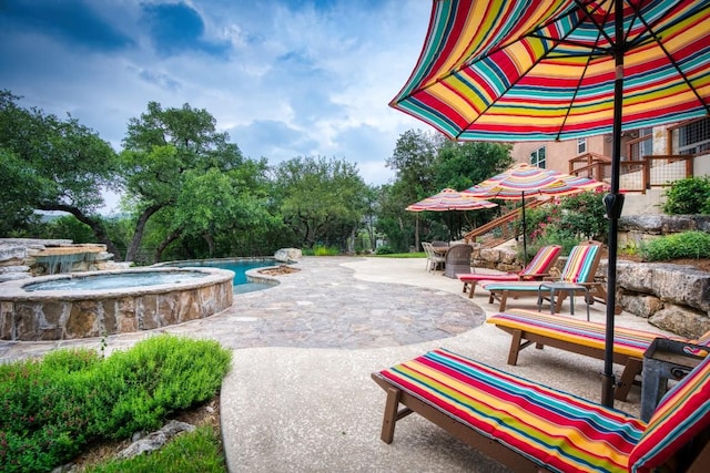 7610 Ramble Rdg, San Antonio, TX 78266 - view of patio featuring a pool with connected hot tub