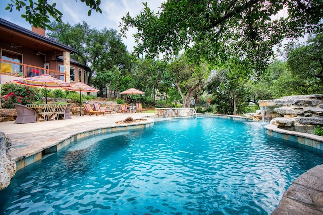 view of swimming pool featuring pool water feature