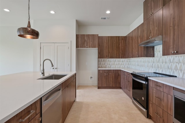 kitchen with decorative backsplash, stainless steel appliances, hanging light fixtures, and sink