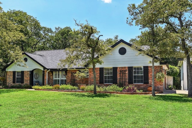 ranch-style house featuring a front lawn