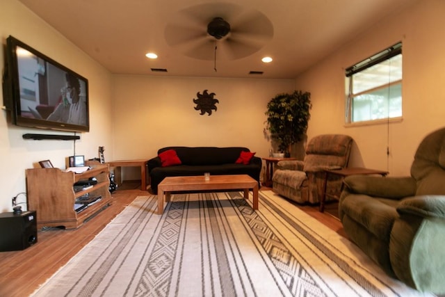 living area featuring light wood-style flooring, visible vents, a ceiling fan, and recessed lighting