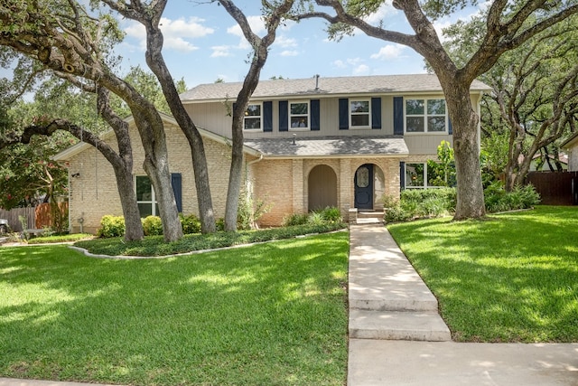 view of front of property with a front yard