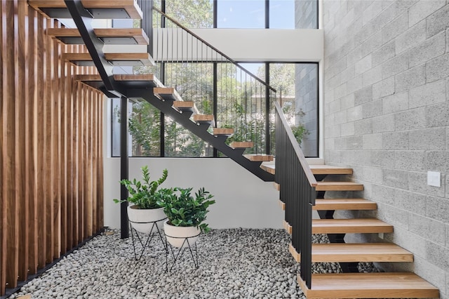 3003 Oakhaven Dr, Austin, TX 78704 - view of staircase