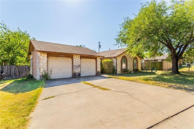 ranch-style home with a front yard