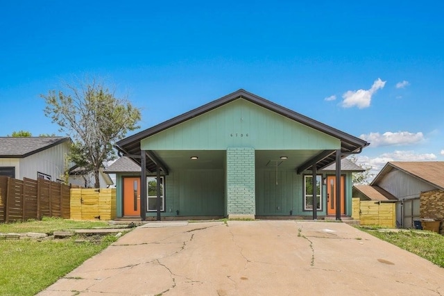 view of front of house