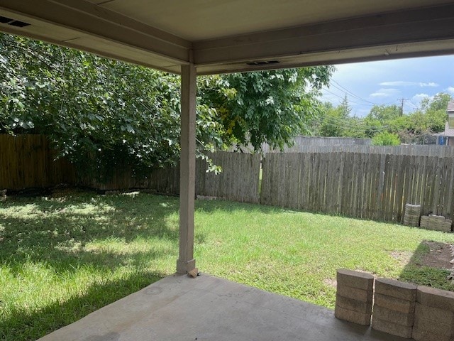 view of yard featuring a patio