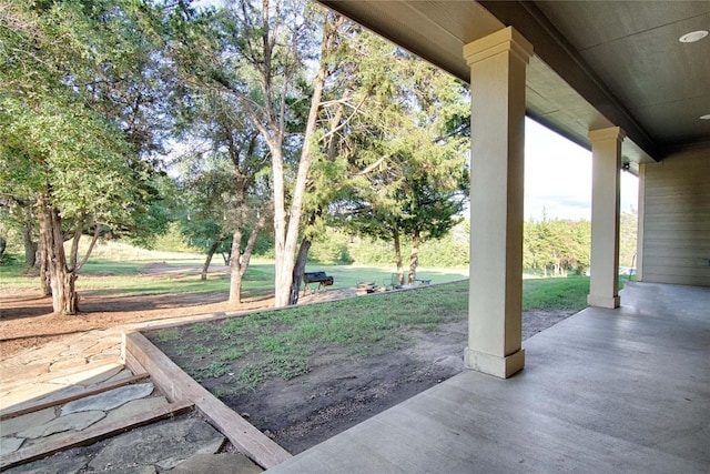 view of yard with a patio