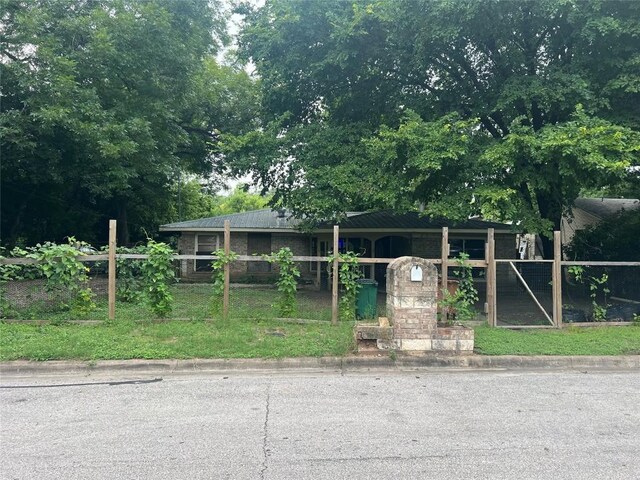 view of front of property