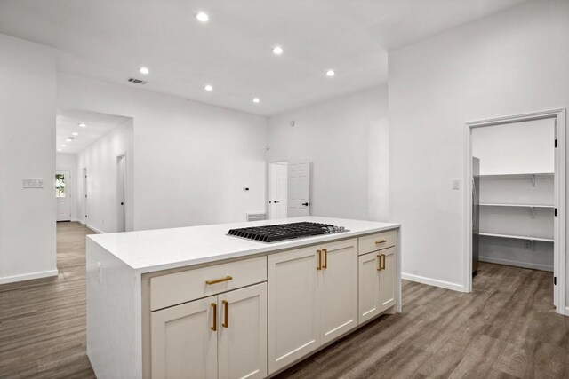 14409 Bois D Arc Ln, Manor, TX 78653 - kitchen featuring stainless steel gas cooktop, recessed lighting, and wood finished floors