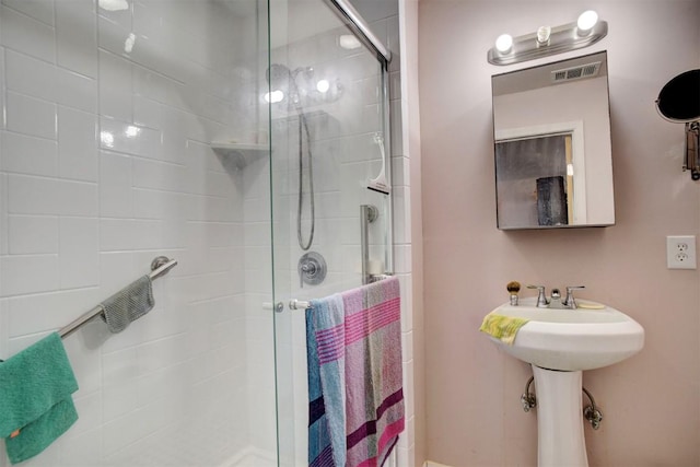 128 Gonzales St, Paige, TX 78659 - bathroom featuring a stall shower