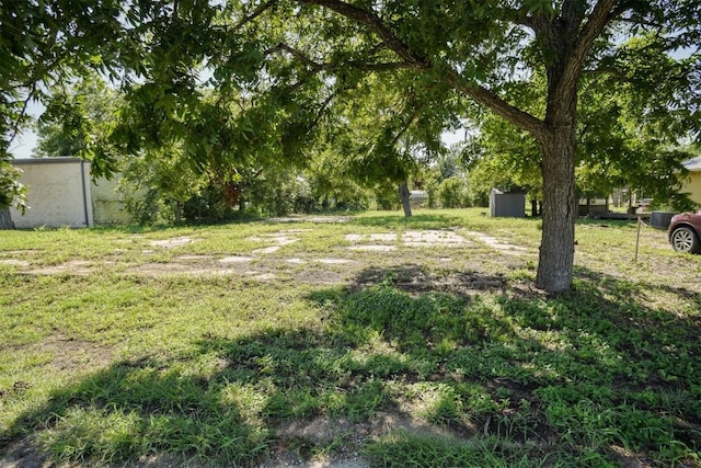 128 Gonzales St, Paige, TX 78659 - view of yard