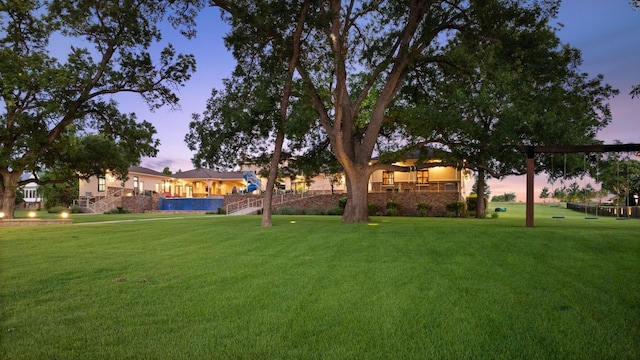 view of yard at dusk