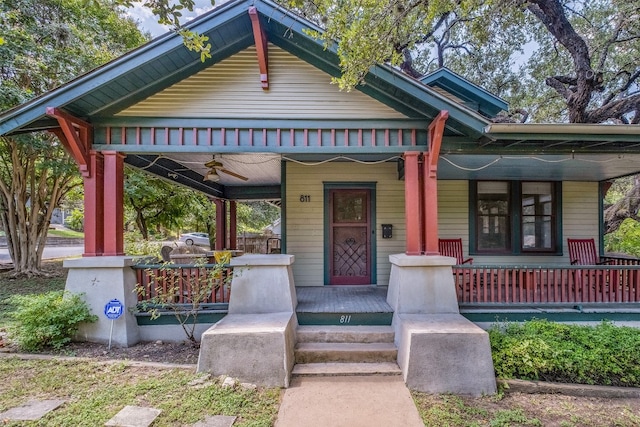 bungalow with covered porch and ceiling fan