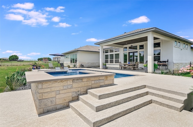 view of pool featuring ceiling fan, a hot tub, and a patio