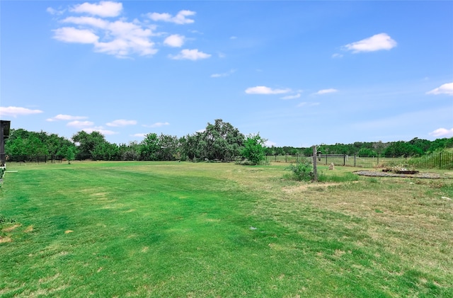 view of yard featuring a rural view