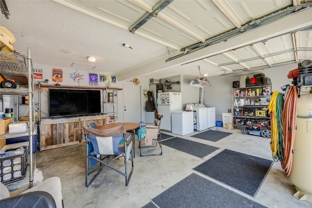 garage with freestanding refrigerator and washer and clothes dryer